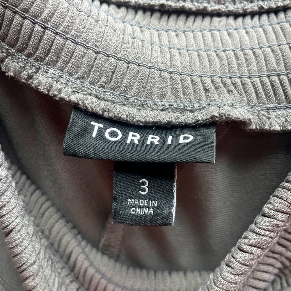 Torrid Gray Sheer Flowy Sleeve Off The Shoulder Blouse Sz 3X - Picture 3 of 6